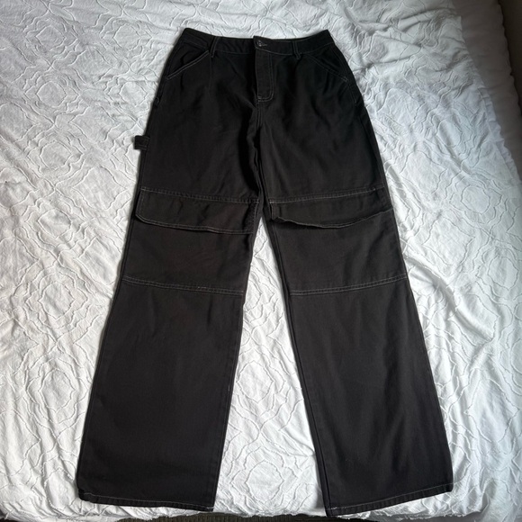 Forever 21 Black Cargo Pants with Relaxed Fit Pockets and Stitching Detail - Picture 1 of 11